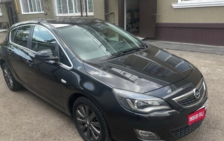 Opel Astra J, 2011 год, 825 000 рублей, 1 фотография