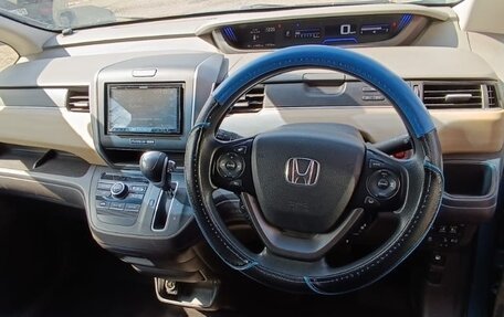 Honda Freed II, 2017 год, 1 600 000 рублей, 7 фотография