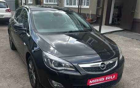 Opel Astra J, 2011 год, 825 000 рублей, 2 фотография