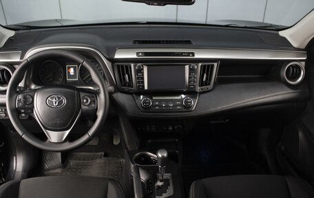 Toyota RAV4, 2017 год, 2 470 000 рублей, 6 фотография