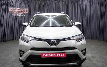 Toyota RAV4, 2016 год, 2 398 000 рублей, 2 фотография
