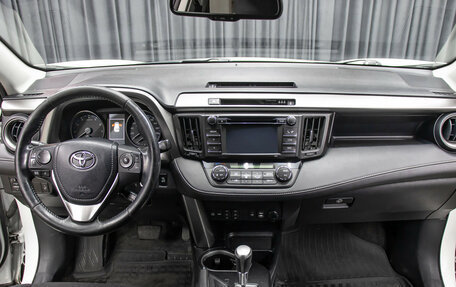 Toyota RAV4, 2016 год, 2 398 000 рублей, 14 фотография