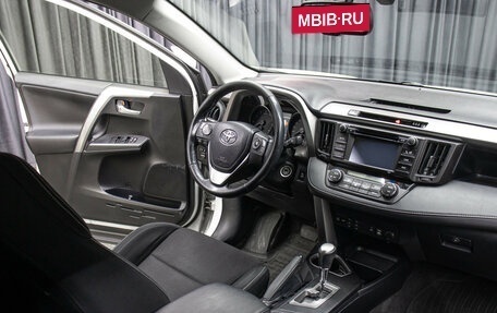 Toyota RAV4, 2016 год, 2 398 000 рублей, 11 фотография