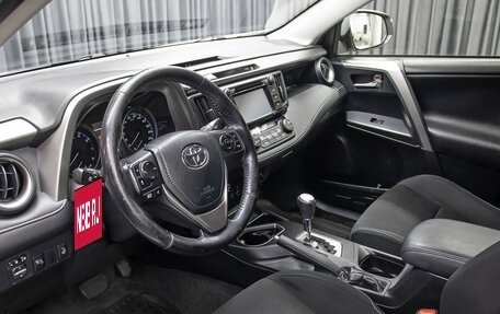 Toyota RAV4, 2016 год, 2 398 000 рублей, 15 фотография