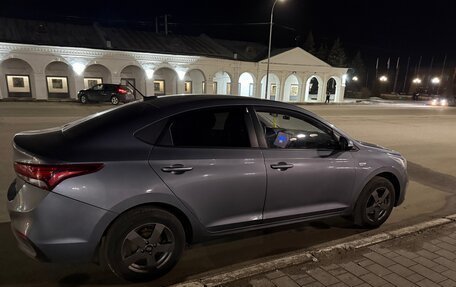 Hyundai Solaris II рестайлинг, 2017 год, 1 000 000 рублей, 1 фотография