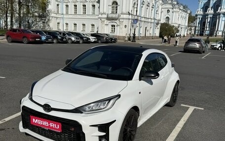 Toyota Yaris, 2021 год, 4 600 000 рублей, 1 фотография