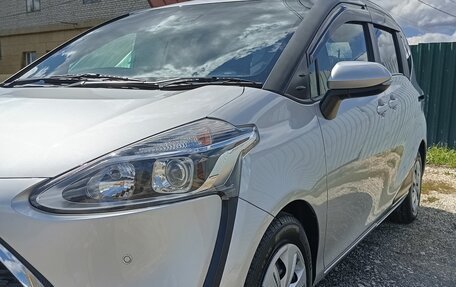 Toyota Sienta II, 2022 год, 1 850 000 рублей, 4 фотография