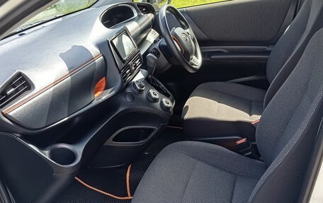 Toyota Sienta II, 2022 год, 1 850 000 рублей, 12 фотография