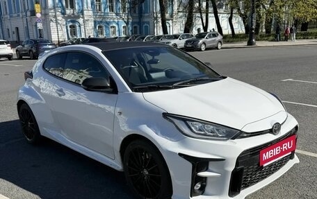 Toyota Yaris, 2021 год, 4 600 000 рублей, 2 фотография