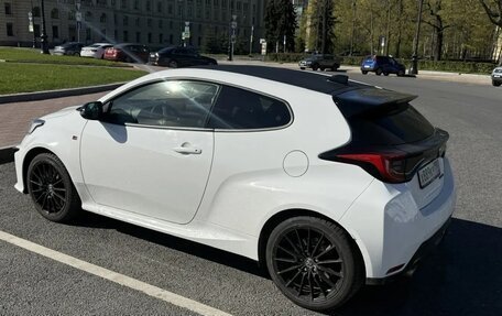 Toyota Yaris, 2021 год, 4 600 000 рублей, 3 фотография