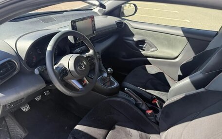 Toyota Yaris, 2021 год, 4 600 000 рублей, 10 фотография