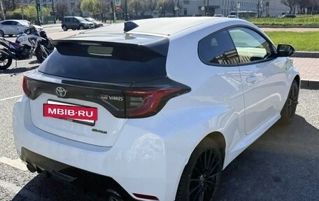 Toyota Yaris, 2021 год, 4 600 000 рублей, 5 фотография