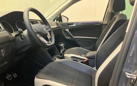 Volkswagen Tiguan II, 2022 год, 2 462 000 рублей, 6 фотография