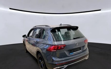 Volkswagen Tiguan II, 2022 год, 2 462 000 рублей, 4 фотография