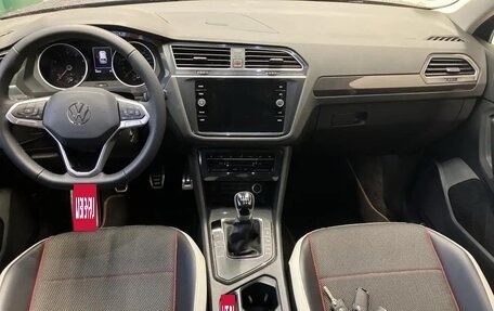 Volkswagen Tiguan II, 2022 год, 2 462 000 рублей, 9 фотография