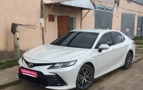 Toyota Camry, 2021 год, 2 850 000 рублей, 4 фотография