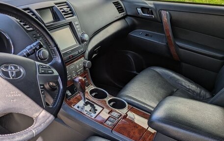 Toyota Highlander III, 2011 год, 1 800 000 рублей, 8 фотография