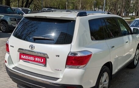 Toyota Highlander III, 2011 год, 1 800 000 рублей, 2 фотография