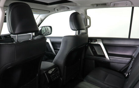 Toyota Land Cruiser Prado 150 рестайлинг 2, 2022 год, 7 199 000 рублей, 12 фотография