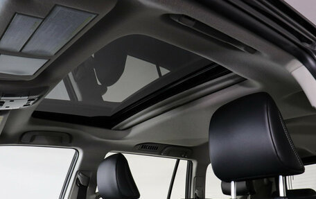 Toyota Land Cruiser Prado 150 рестайлинг 2, 2022 год, 7 199 000 рублей, 16 фотография