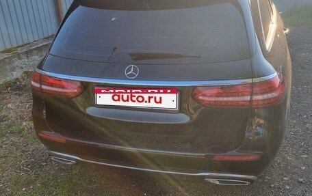 Mercedes-Benz E-Класс, 2022 год, 3 250 000 рублей, 3 фотография