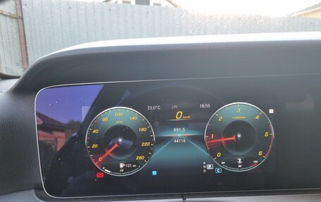 Mercedes-Benz E-Класс, 2022 год, 3 250 000 рублей, 10 фотография