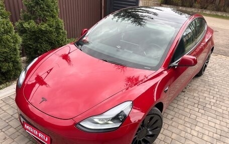 Tesla Model 3 I, 2021 год, 1 990 000 рублей, 1 фотография