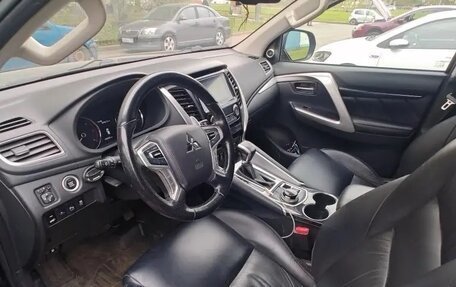 Mitsubishi Pajero Sport III рестайлинг, 2019 год, 2 935 000 рублей, 2 фотография