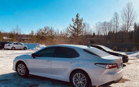 Toyota Camry, 2021 год, 2 850 000 рублей, 6 фотография