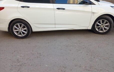 Hyundai Solaris II рестайлинг, 2011 год, 660 000 рублей, 4 фотография