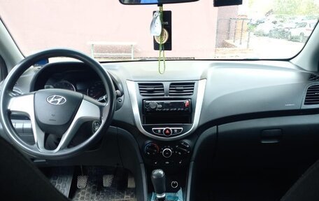 Hyundai Solaris II рестайлинг, 2011 год, 660 000 рублей, 8 фотография