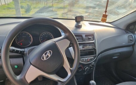 Hyundai Solaris II рестайлинг, 2013 год, 700 000 рублей, 5 фотография