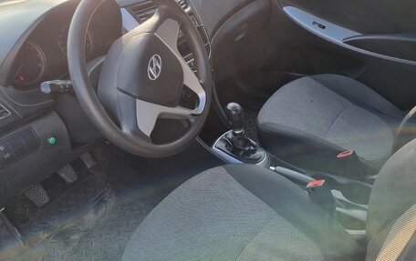 Hyundai Solaris II рестайлинг, 2013 год, 700 000 рублей, 4 фотография