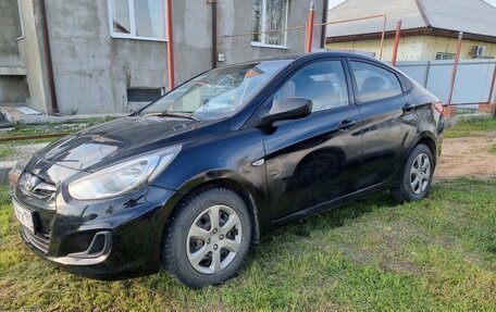 Hyundai Solaris II рестайлинг, 2013 год, 700 000 рублей, 2 фотография