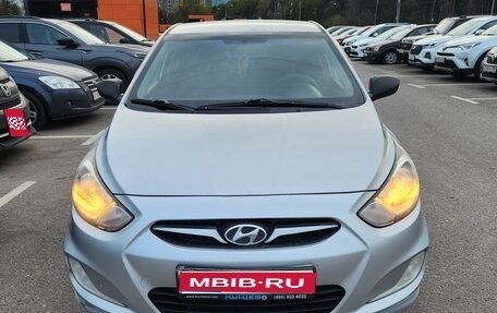 Hyundai Solaris II рестайлинг, 2011 год, 405 000 рублей, 1 фотография