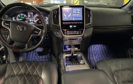 Toyota Land Cruiser 200, 2017 год, 5 700 000 рублей, 10 фотография