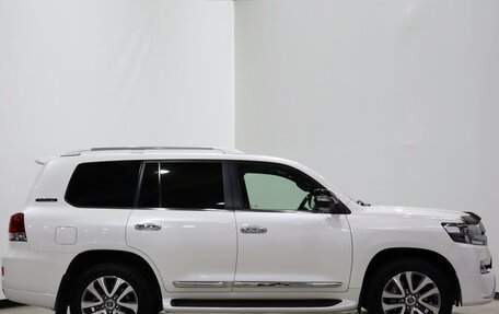Toyota Land Cruiser 200, 2017 год, 7 950 000 рублей, 4 фотография
