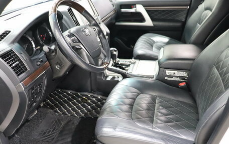 Toyota Land Cruiser 200, 2017 год, 7 950 000 рублей, 17 фотография