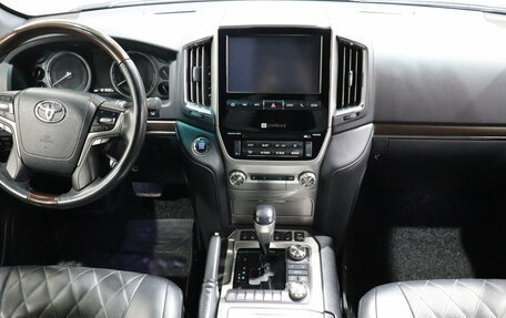 Toyota Land Cruiser 200, 2017 год, 7 950 000 рублей, 15 фотография