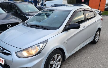 Hyundai Solaris II рестайлинг, 2011 год, 405 000 рублей, 3 фотография