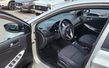 Hyundai Solaris II рестайлинг, 2011 год, 405 000 рублей, 5 фотография