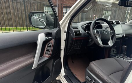 Toyota Land Cruiser Prado 150 рестайлинг 2, 2016 год, 3 950 000 рублей, 6 фотография
