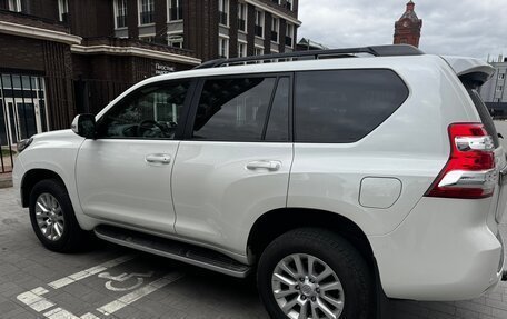 Toyota Land Cruiser Prado 150 рестайлинг 2, 2016 год, 3 950 000 рублей, 10 фотография