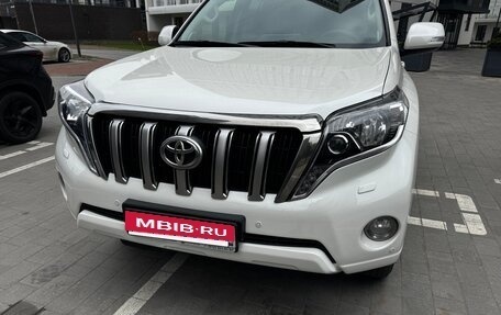 Toyota Land Cruiser Prado 150 рестайлинг 2, 2016 год, 3 950 000 рублей, 12 фотография