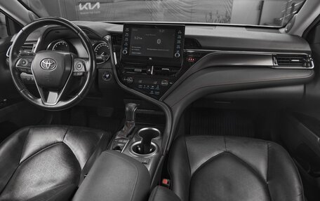 Toyota Camry, 2021 год, 3 195 000 рублей, 10 фотография