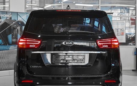 KIA Carnival III, 2018 год, 2 549 000 рублей, 5 фотография