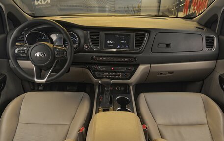KIA Carnival III, 2018 год, 2 549 000 рублей, 8 фотография
