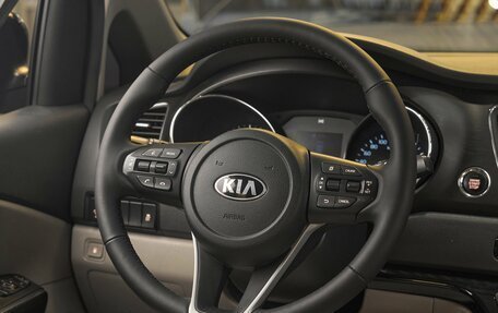 KIA Carnival III, 2018 год, 2 549 000 рублей, 10 фотография