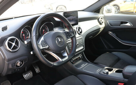 Mercedes-Benz GLA, 2019 год, 2 300 000 рублей, 13 фотография
