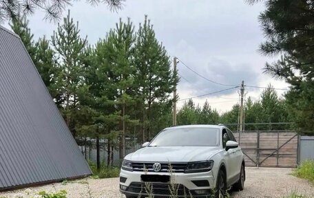Volkswagen Tiguan II, 2020 год, 3 400 000 рублей, 3 фотография